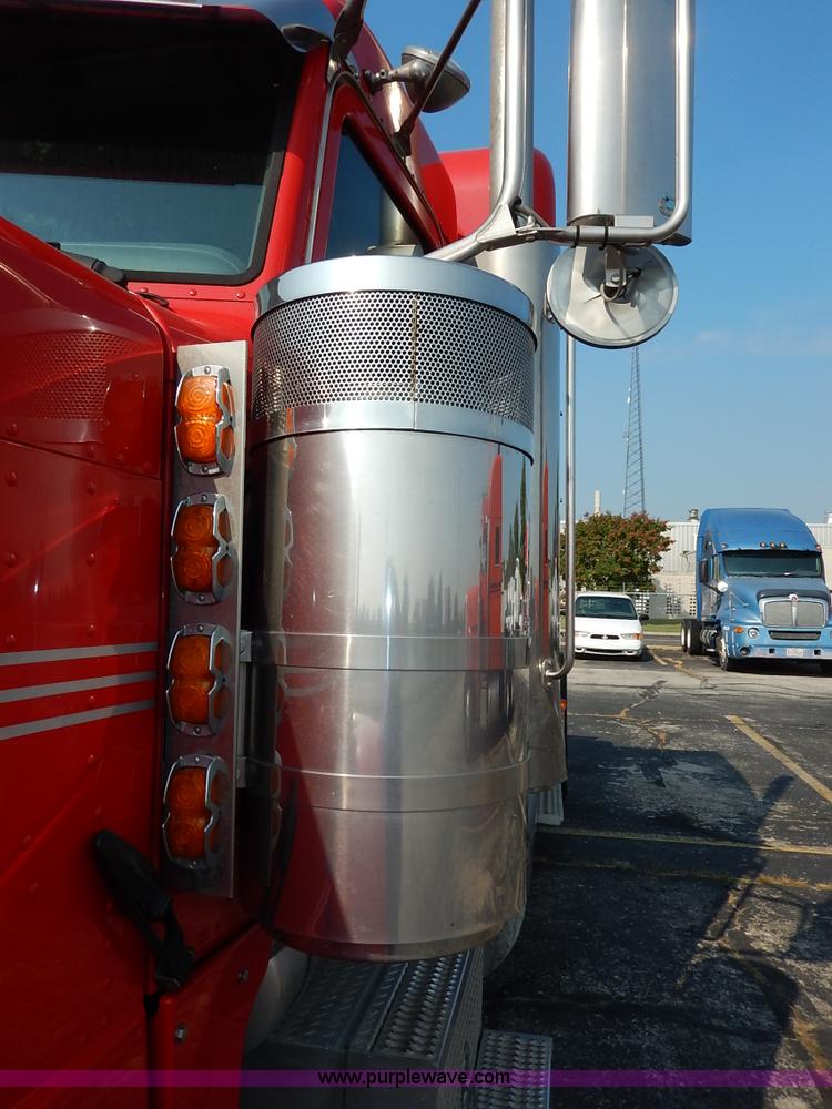 image for item K1609 2007 Peterbilt 379 semi truck