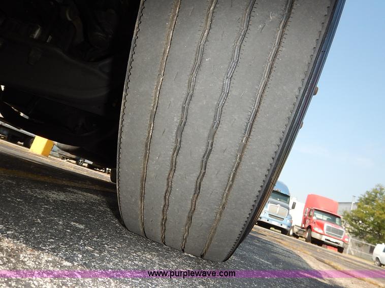 image for item K1609 2007 Peterbilt 379 semi truck