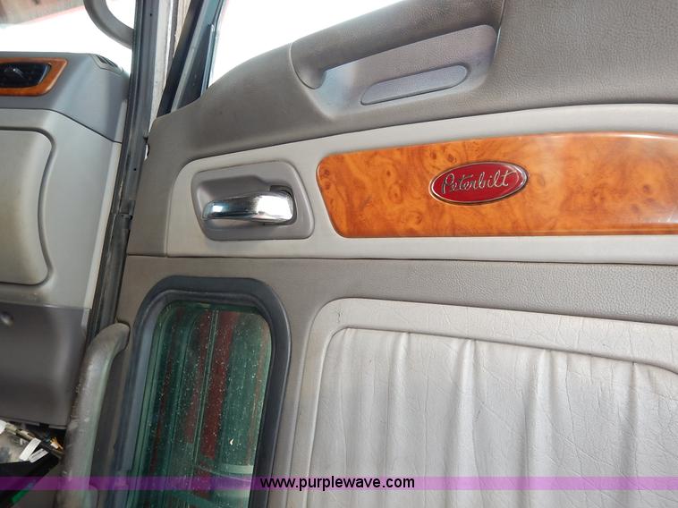 image for item K1609 2007 Peterbilt 379 semi truck