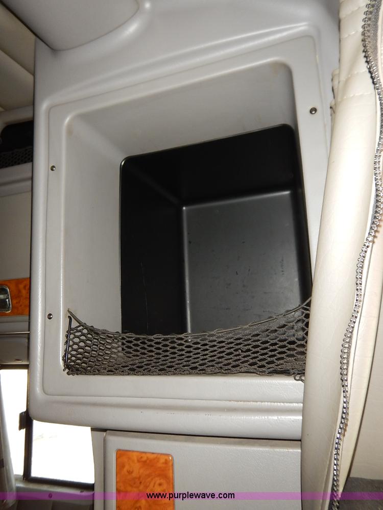 image for item K1609 2007 Peterbilt 379 semi truck