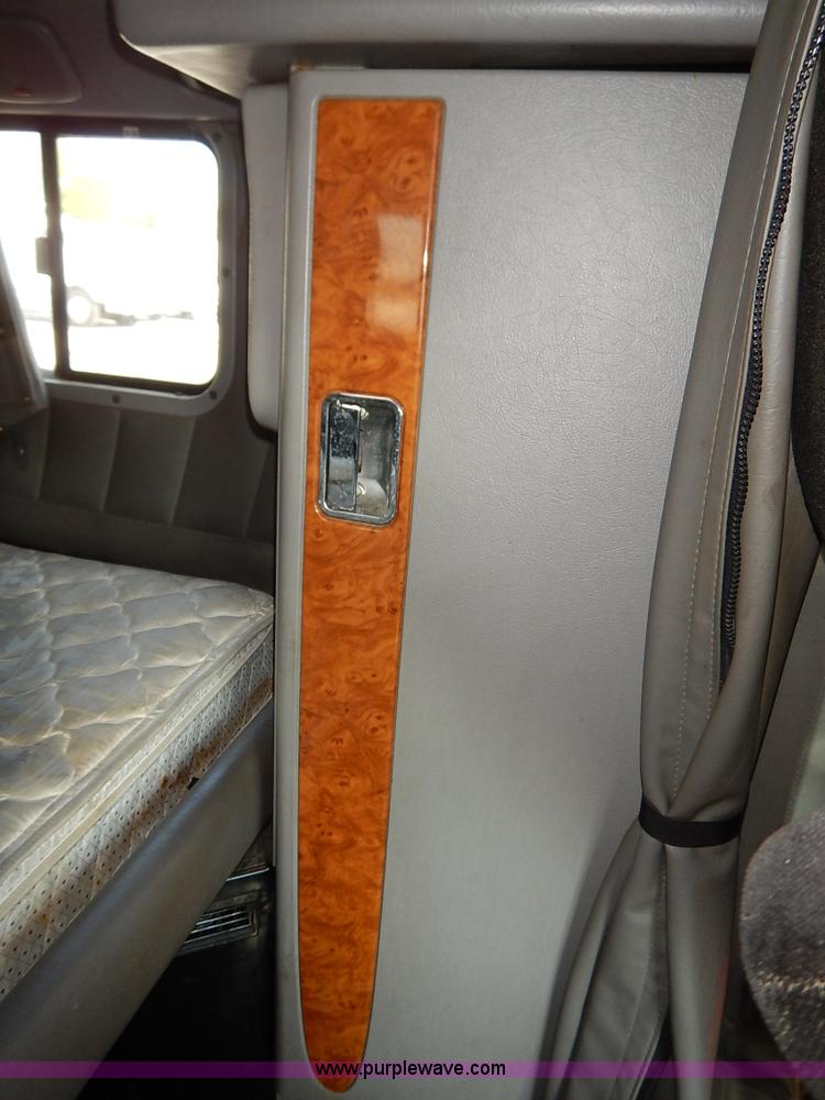 image for item K1609 2007 Peterbilt 379 semi truck