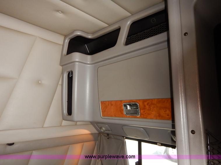 image for item K1609 2007 Peterbilt 379 semi truck