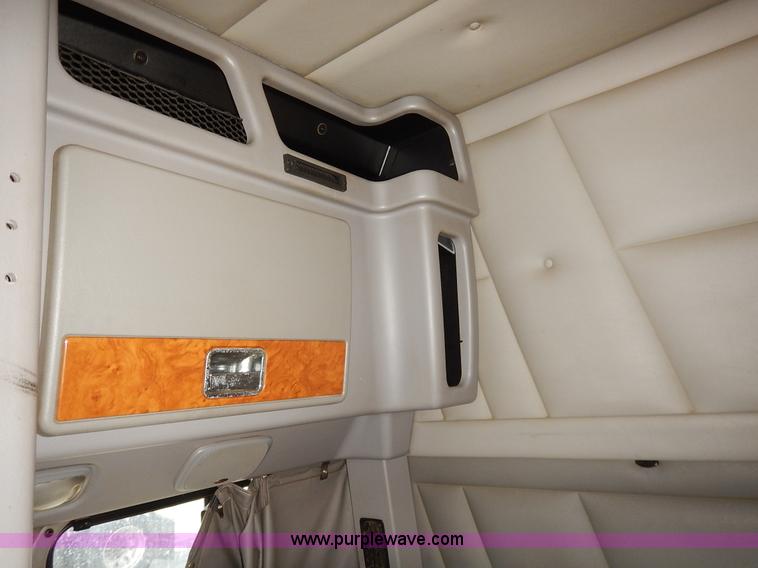 image for item K1609 2007 Peterbilt 379 semi truck