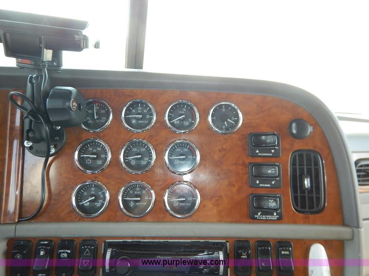 image for item K1609 2007 Peterbilt 379 semi truck