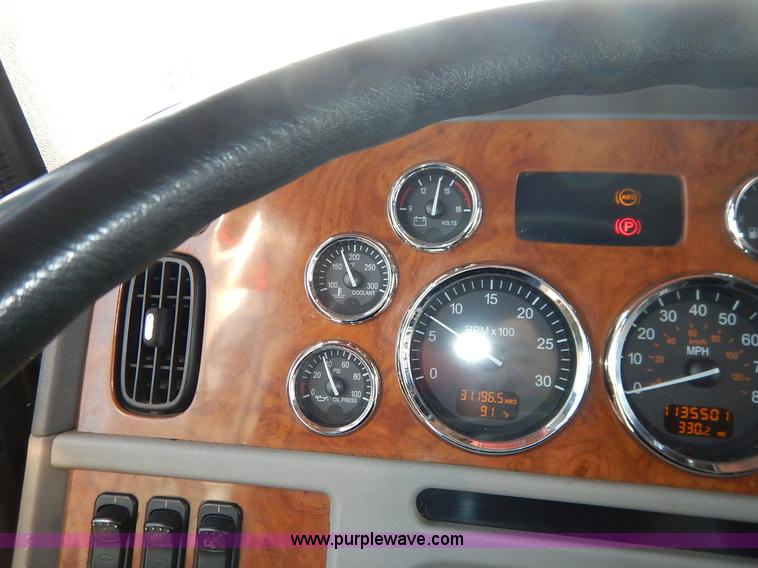 image for item K1609 2007 Peterbilt 379 semi truck