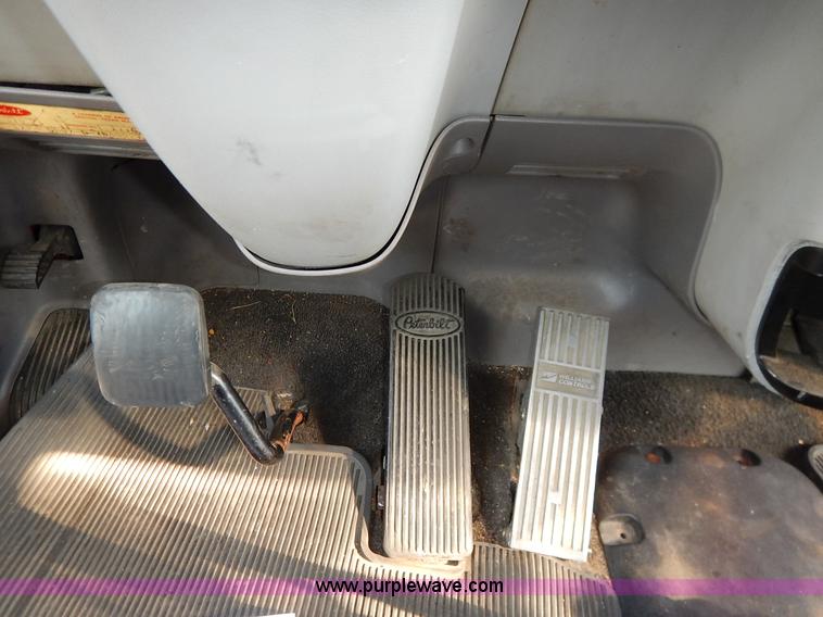 image for item K1609 2007 Peterbilt 379 semi truck