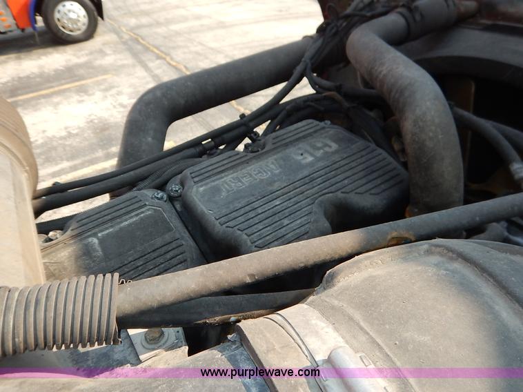 image for item K1609 2007 Peterbilt 379 semi truck