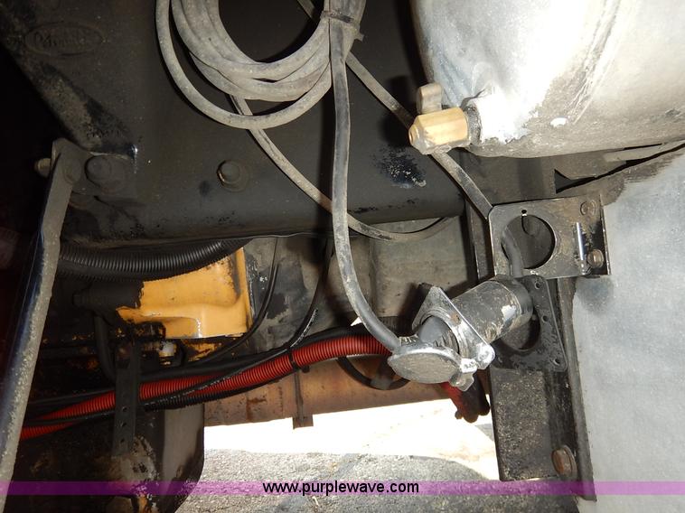 image for item K1609 2007 Peterbilt 379 semi truck