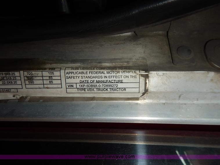 image for item K1609 2007 Peterbilt 379 semi truck