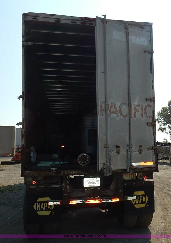 image for item K1628 1969 Fruehauf FBZ9F240 dry van trailer