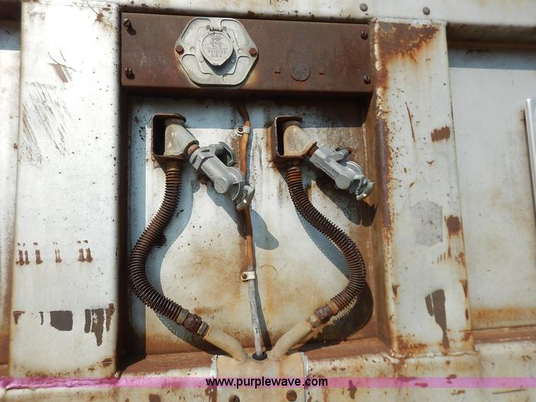 image for item K1628 1969 Fruehauf FBZ9F240 dry van trailer