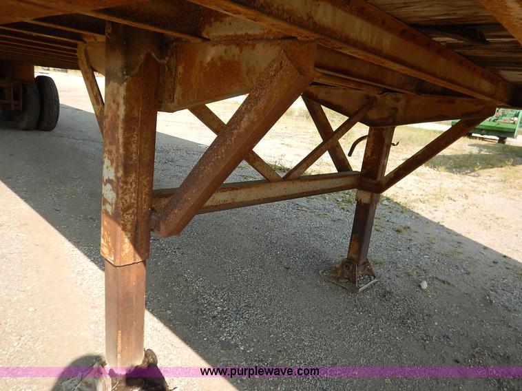 image for item K1628 1969 Fruehauf FBZ9F240 dry van trailer