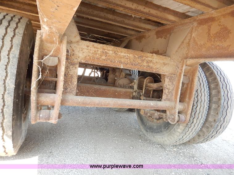 image for item K1628 1969 Fruehauf FBZ9F240 dry van trailer