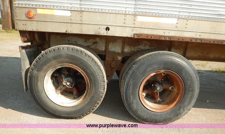 image for item K1628 1969 Fruehauf FBZ9F240 dry van trailer