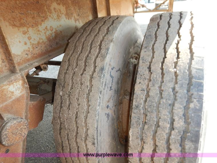 image for item K1628 1969 Fruehauf FBZ9F240 dry van trailer