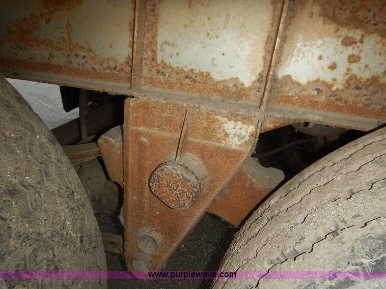 image for item K1628 1969 Fruehauf FBZ9F240 dry van trailer