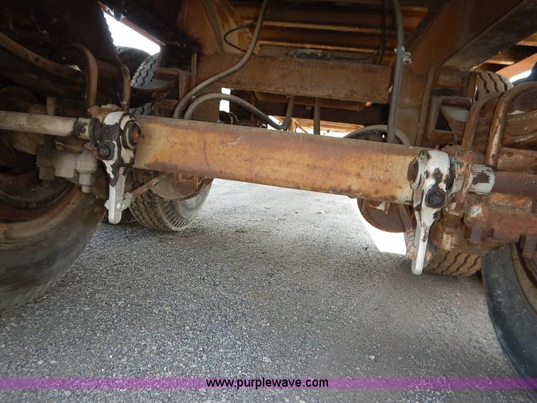 image for item K1628 1969 Fruehauf FBZ9F240 dry van trailer