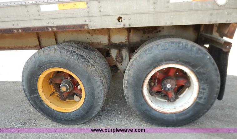 image for item K1628 1969 Fruehauf FBZ9F240 dry van trailer