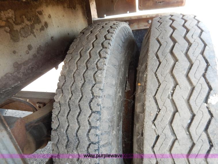 image for item K1628 1969 Fruehauf FBZ9F240 dry van trailer