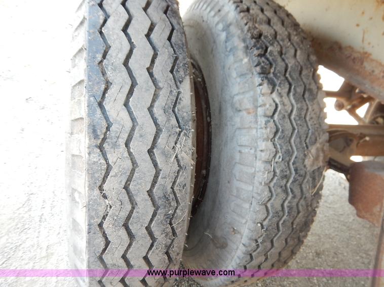 image for item K1628 1969 Fruehauf FBZ9F240 dry van trailer