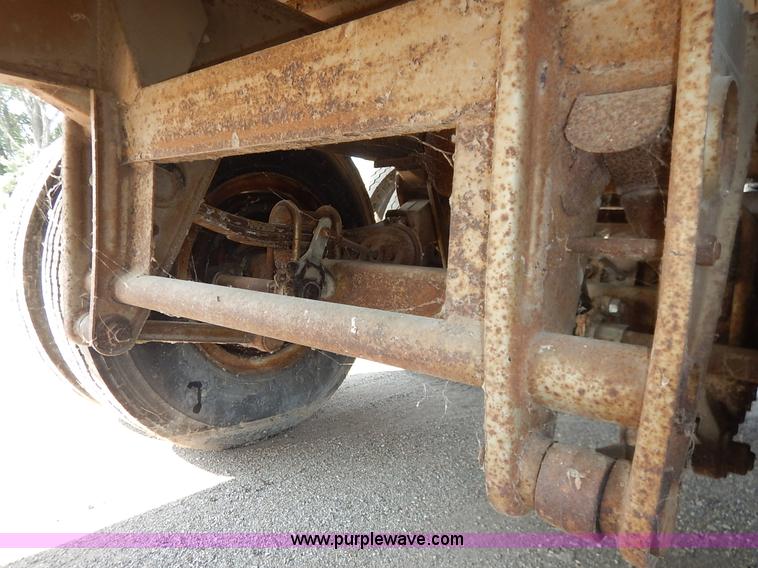 image for item K1628 1969 Fruehauf FBZ9F240 dry van trailer