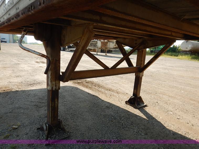 image for item K1628 1969 Fruehauf FBZ9F240 dry van trailer