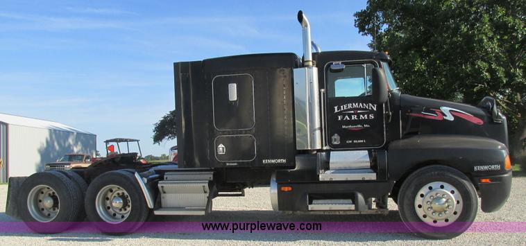 image for item K5109 1991 Kenworth T600 semi truck