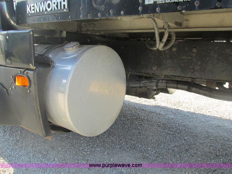 image for item K5109 1991 Kenworth T600 semi truck