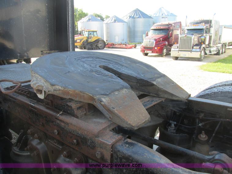 image for item K5109 1991 Kenworth T600 semi truck