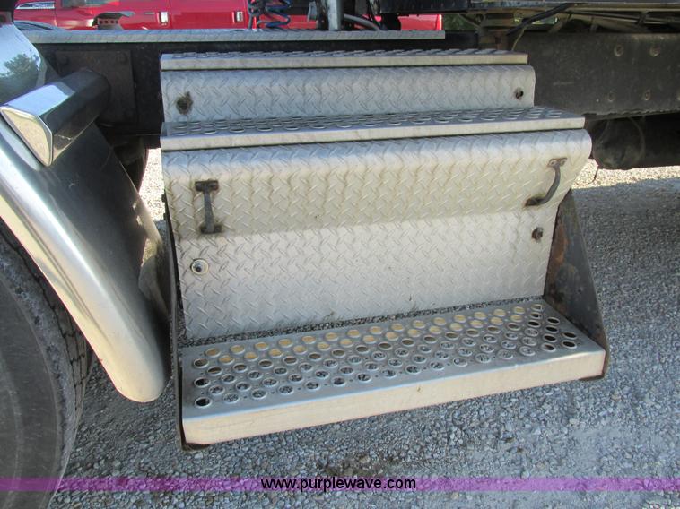 image for item K5109 1991 Kenworth T600 semi truck