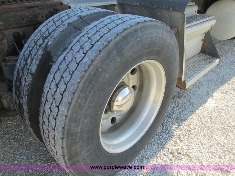 image for item K5109 1991 Kenworth T600 semi truck