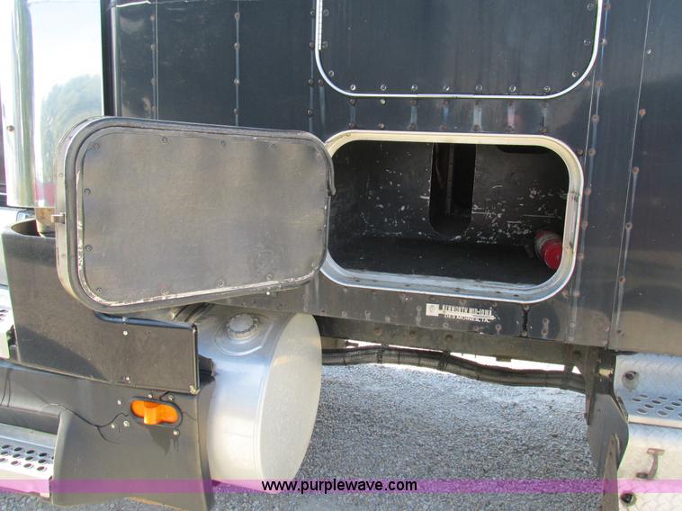 image for item K5109 1991 Kenworth T600 semi truck