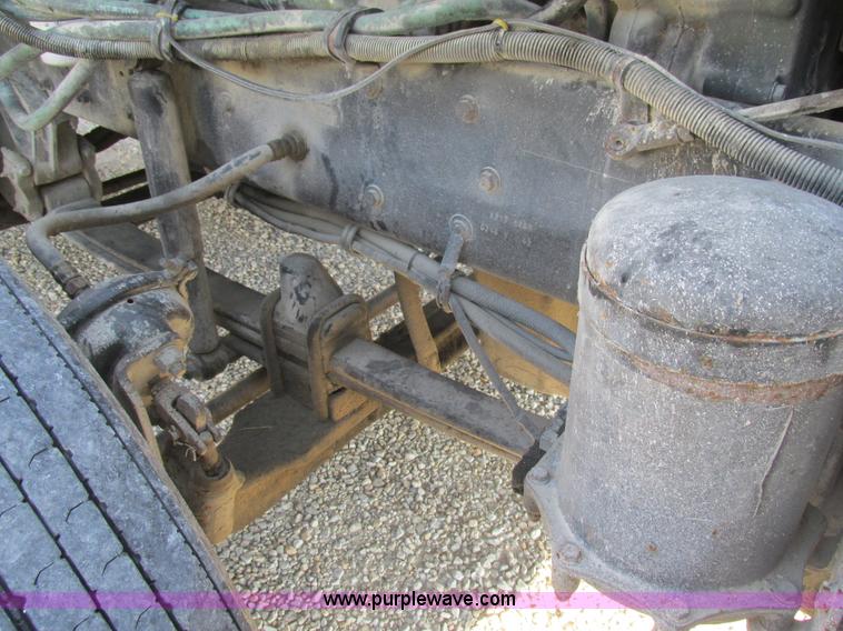 image for item K5109 1991 Kenworth T600 semi truck