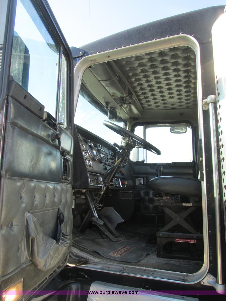 image for item K5109 1991 Kenworth T600 semi truck