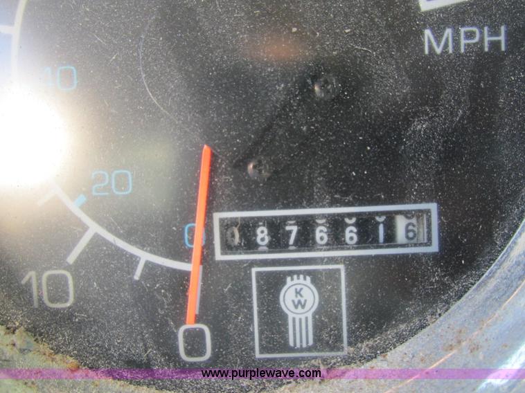 image for item K5109 1991 Kenworth T600 semi truck