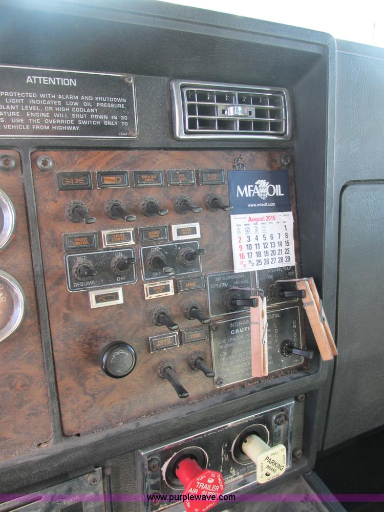 image for item K5109 1991 Kenworth T600 semi truck