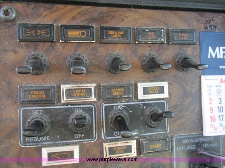 image for item K5109 1991 Kenworth T600 semi truck