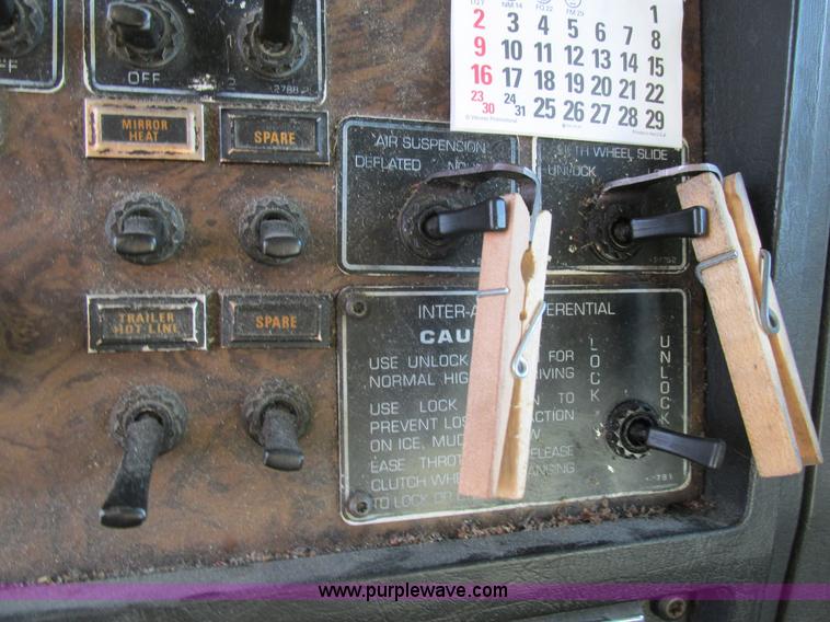 image for item K5109 1991 Kenworth T600 semi truck