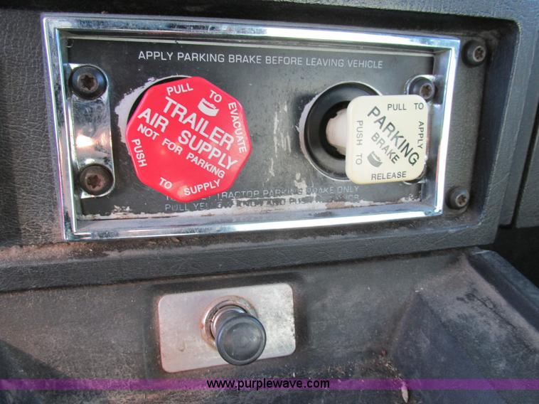 image for item K5109 1991 Kenworth T600 semi truck