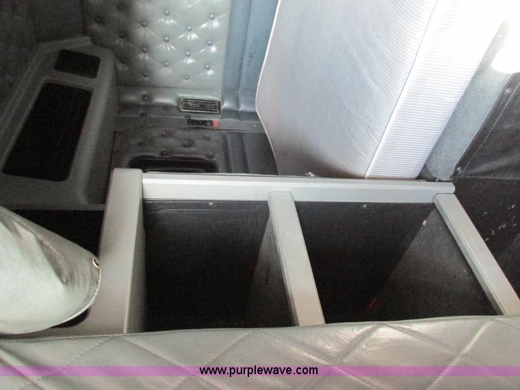 image for item K5109 1991 Kenworth T600 semi truck