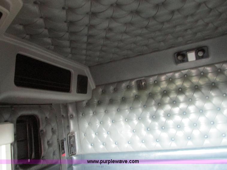 image for item K5109 1991 Kenworth T600 semi truck