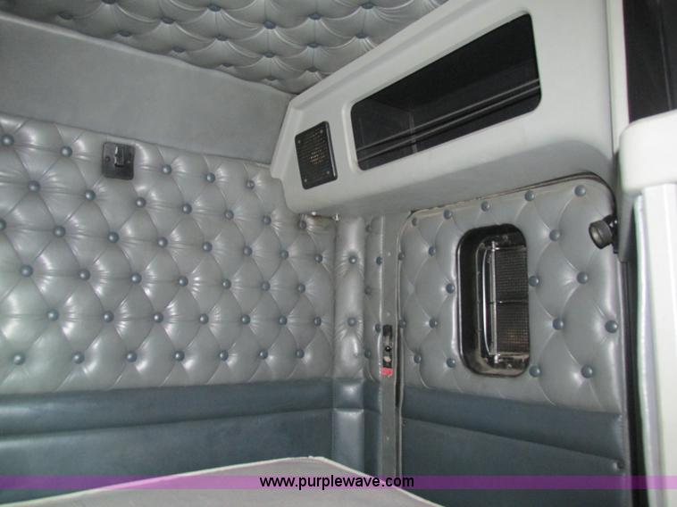 image for item K5109 1991 Kenworth T600 semi truck