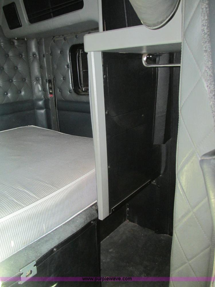 image for item K5109 1991 Kenworth T600 semi truck