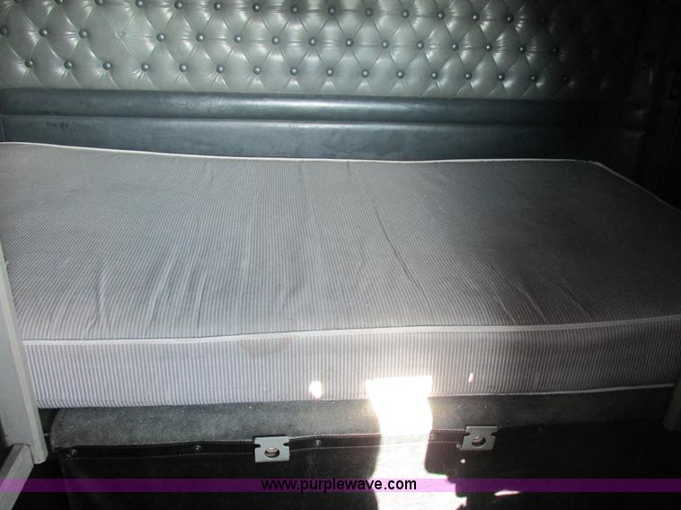 image for item K5109 1991 Kenworth T600 semi truck