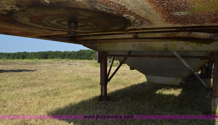 image for item K6191 1983 Timpte double hopper grain trailer