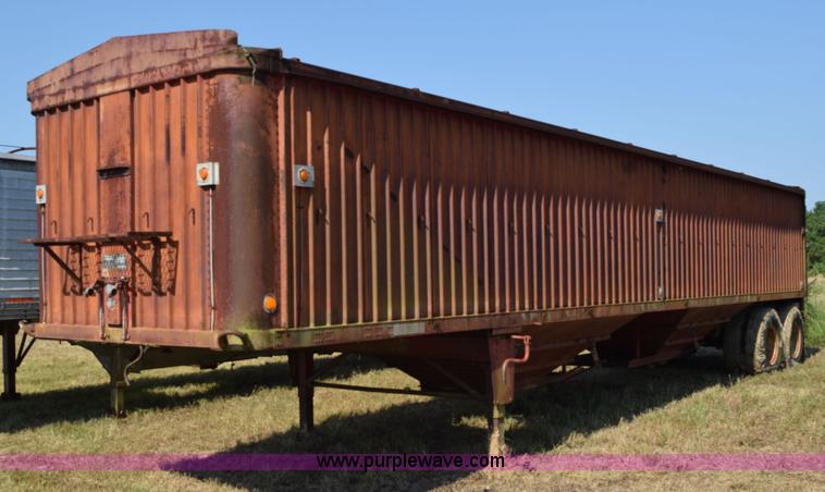 image for item K6192 1973 Trailmobile double hopper grain trailer