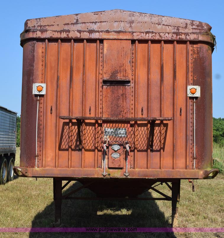 image for item K6192 1973 Trailmobile double hopper grain trailer