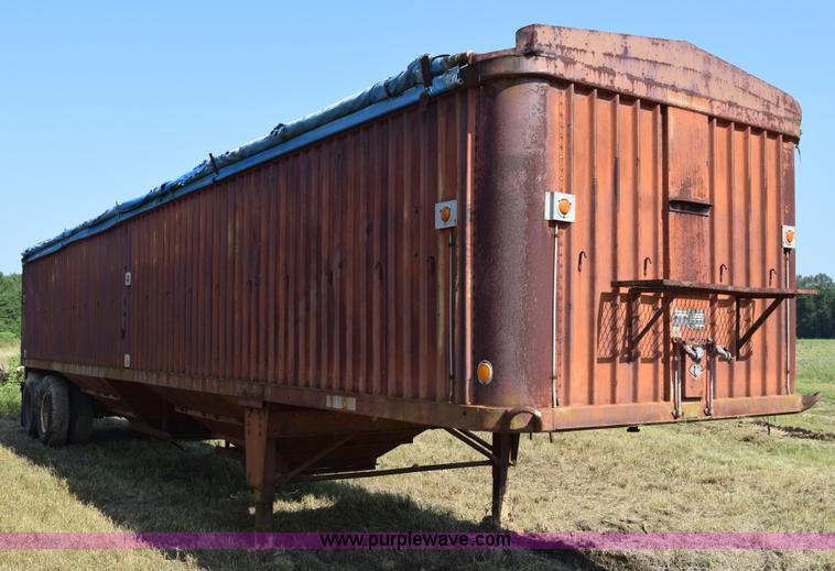 image for item K6192 1973 Trailmobile double hopper grain trailer