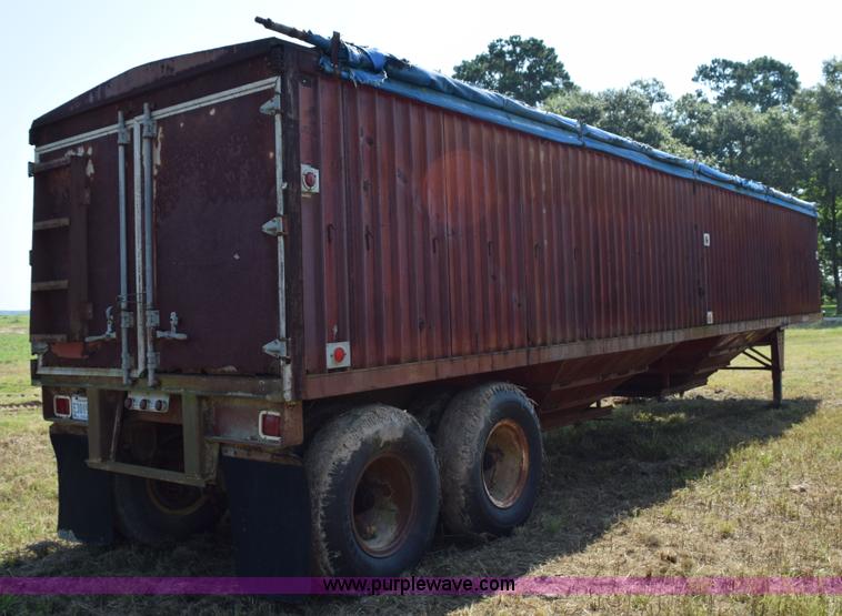image for item K6192 1973 Trailmobile double hopper grain trailer