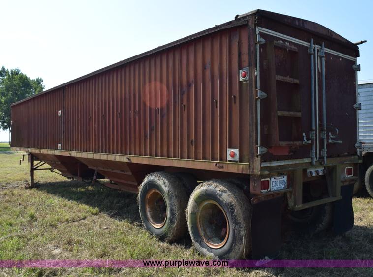 image for item K6192 1973 Trailmobile double hopper grain trailer